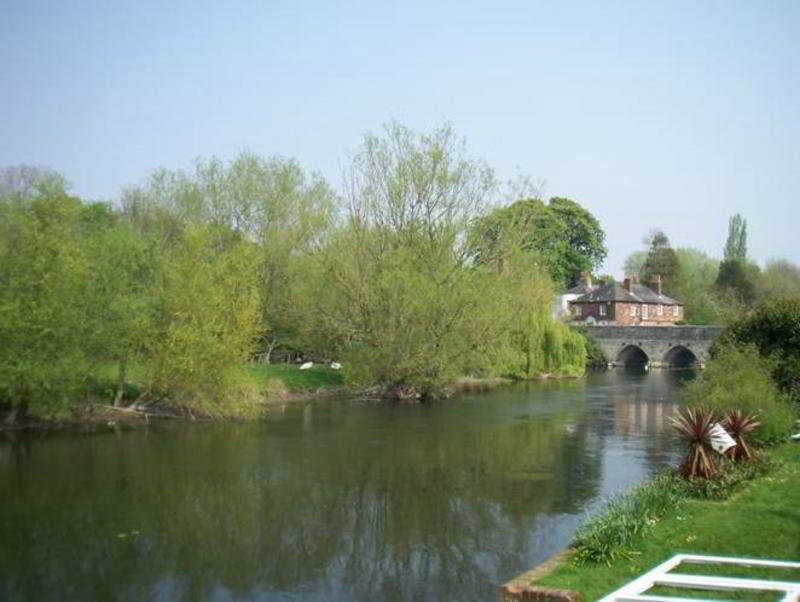 The Legacy Rose & Crown Hotel Salisbury Bagian luar foto